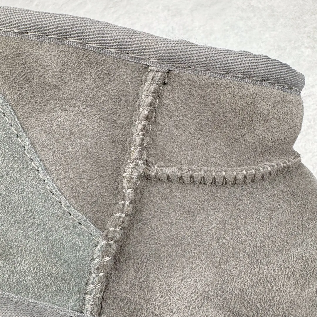 Pick up locally 💰520 UGG 5092 Classic autumn and winter sheepskin and fur integrated snow boots. All shoes are made of ZP. Longfeng A-grade Australian imported sheepskin and fur integrated brand OEM production line. Fully follow the ZP process. OEM original pattern maker. Adhering to the principle of no original shoe development and selection. Pay attention to every detail. The most authentic version on the market. TREADLITE "Light Wing" technology outsole. Light/durable/flexible/pile size: 35 36 37 38 39 40 Coding: by2936070